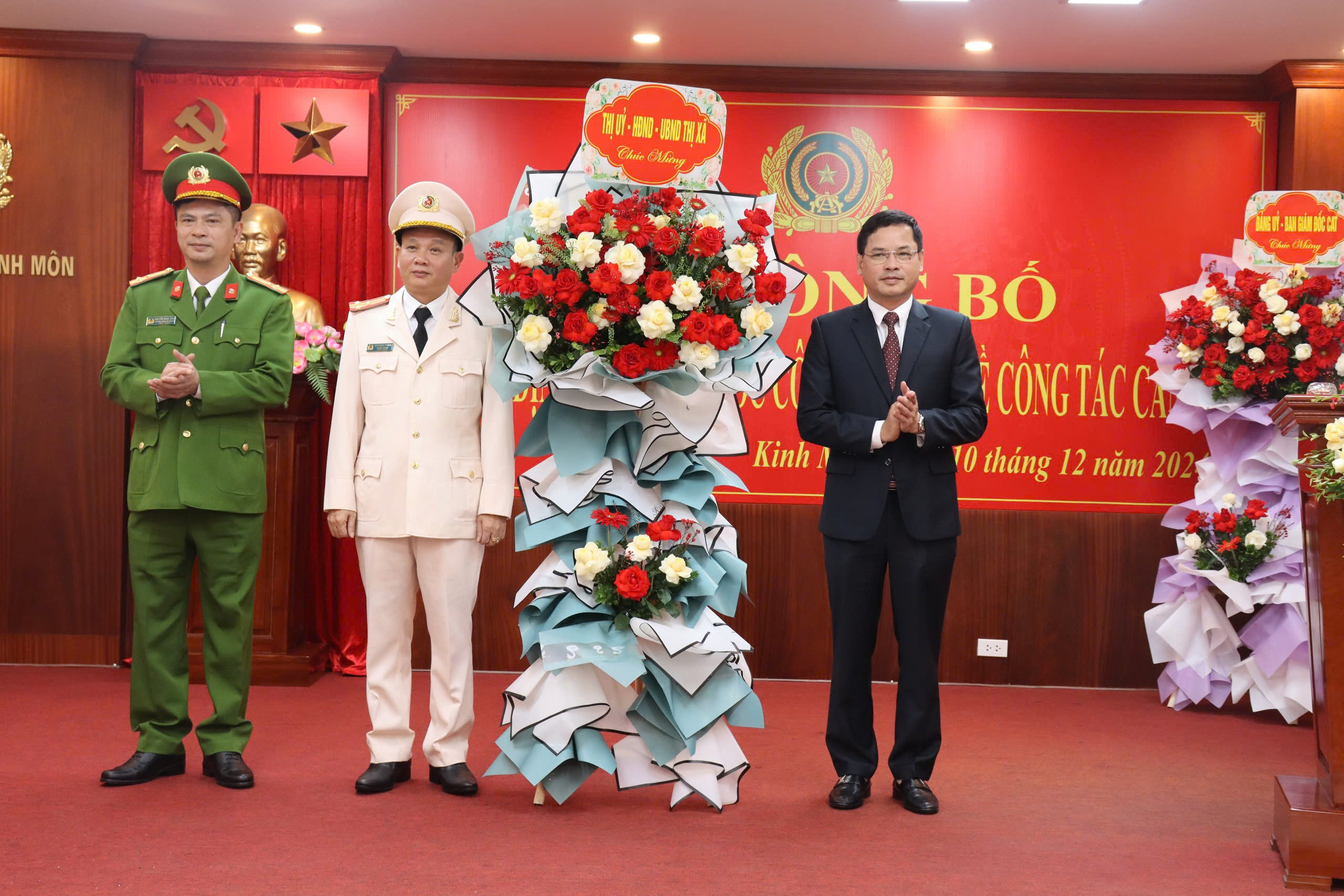 Công bố trưởng CA Kinh Môn 2024 1.jpg